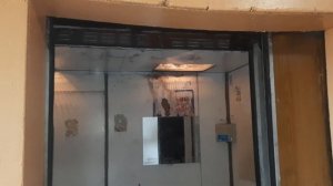 Очень шумный лифт КМЗ и  лифт МЛЗ, Q=320 и 500 кг,V=1м/сек. бульвар Славы, 23