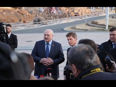 Лукашенко во Владивостоке: Теперь моя мечта побывать на Сахалине! // Общение с журналистами смотреть онлайн