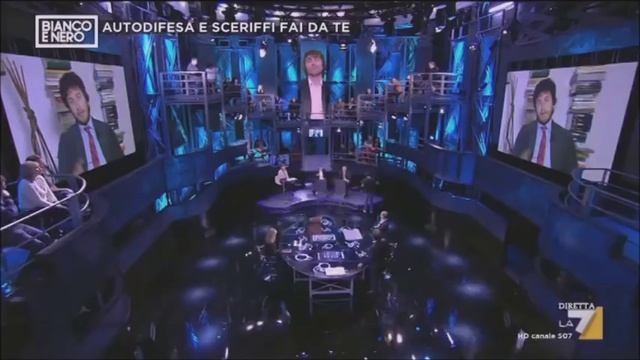 DIEGO FUSARO: Legittima difesa e violenza al tempo del capitale [La7, 6.3.2017] смотреть онлайн