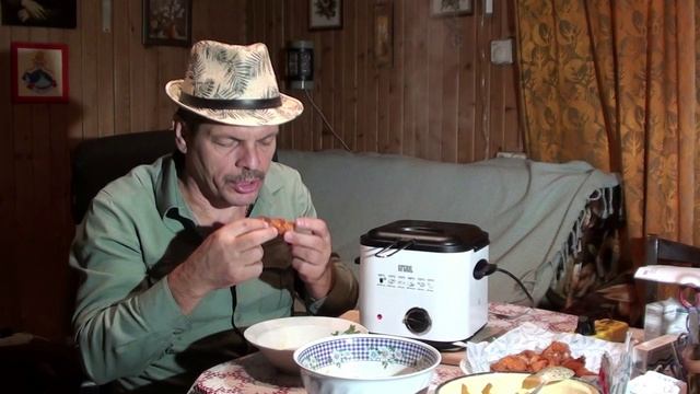 КФС "отдыхает"// Готовлю во фритюре курочку и картофель фри смотреть онлайн