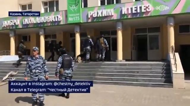 СРЕДЬ БЕЛОГО ДНЯ В РОССИИ С ОРУЖИЕМ В РУКАХ ГУЛЯЕТ А ГДЕ НАШИ ПРОКУРАТУРА МВД ФСБ...? смотреть онлайн