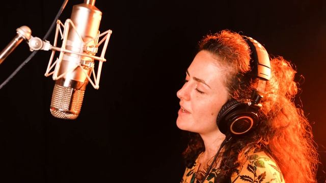 Mon P'tit Loup - Pierre Perret (Cover par Caro Leoni) смотреть онлайн