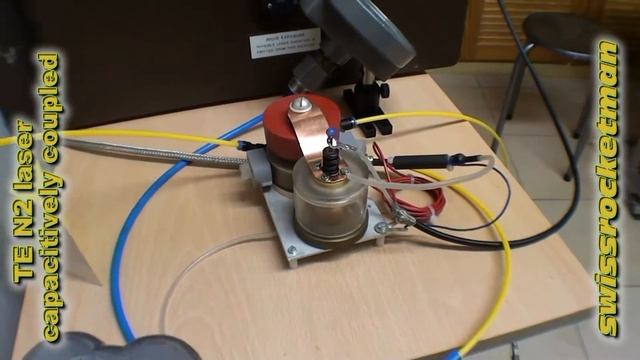 TE N2 laser capacitively coupled with BaTiO3 electrodes.mp4 смотреть онлайн
