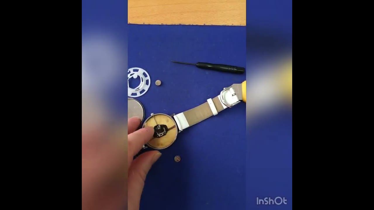 Replacing the battery in a watch / Замена батарейки в наручных часах смотреть онлайн