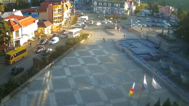 Вебкамера "Площадь Советская". Запись 14.10.2016 17:00:16 смотреть онлайн