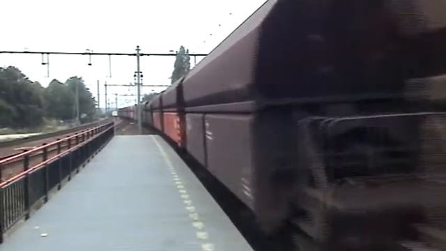 Very seldom , class 66 DB Schenker Rail Netherlands pull empty ore Train at Blerick,the NL смотреть онлайн
