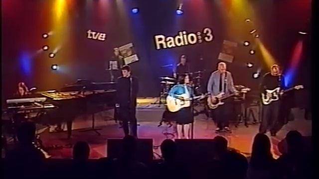 CAMERA OBSCURA - Swimming Pool [TVE2 - Conciertos Radio 3 - 11-11-2002] 4/7 смотреть онлайн