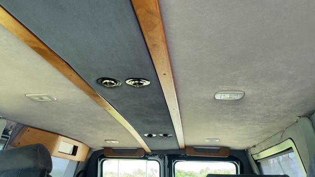 1994 Chevrolet Super Shorty Van White Grey Auto 119343 смотреть онлайн
