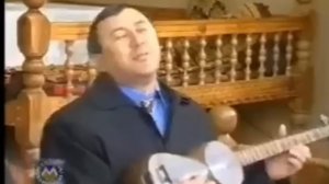 Нуриддин Хайдаров ду́стлар даврасида