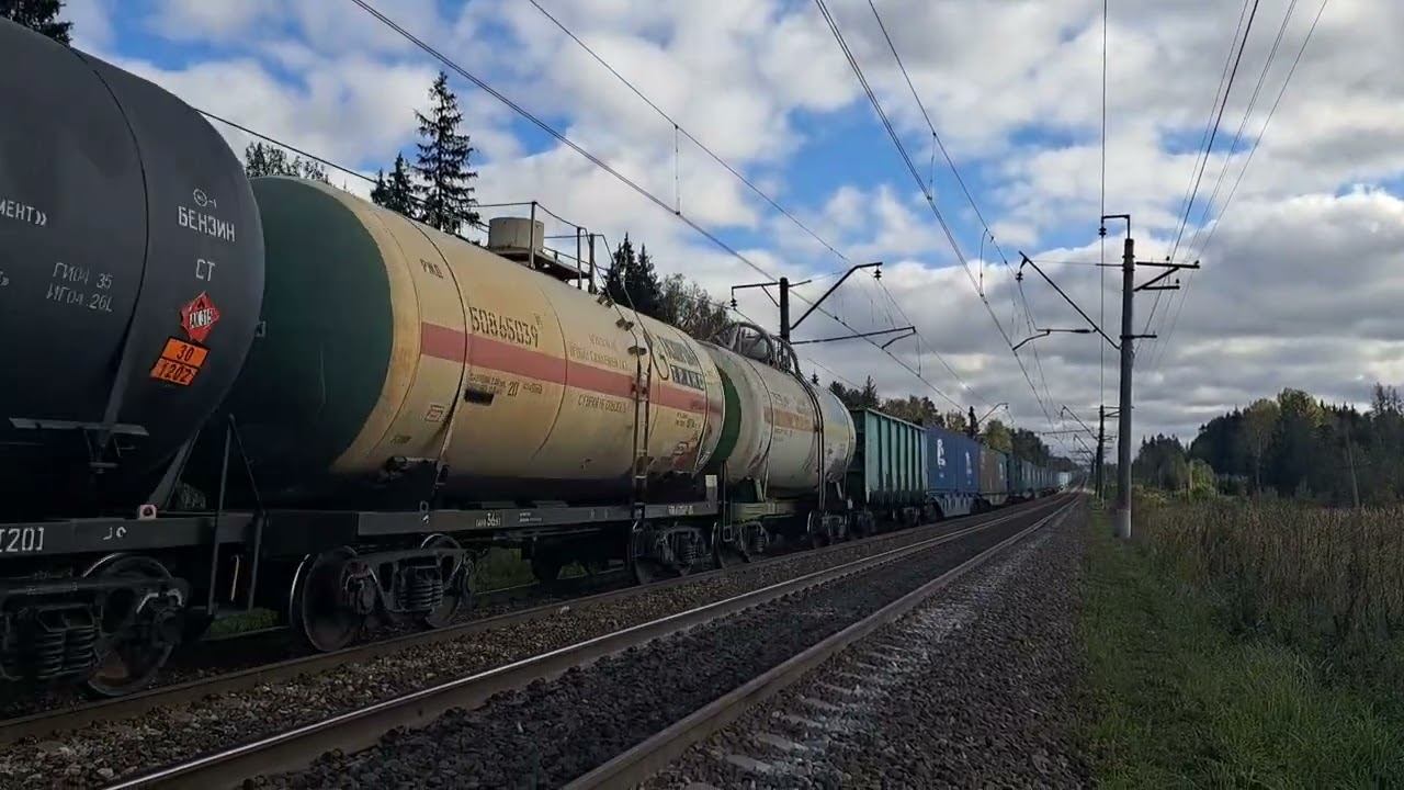 Электровоз постоянного тока ВЛ10у-942 с грузовым составом. смотреть онлайн