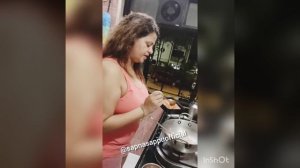 #lockdown #time Sapna Sappu cook kachhe aam ki chatni with her own style 😋