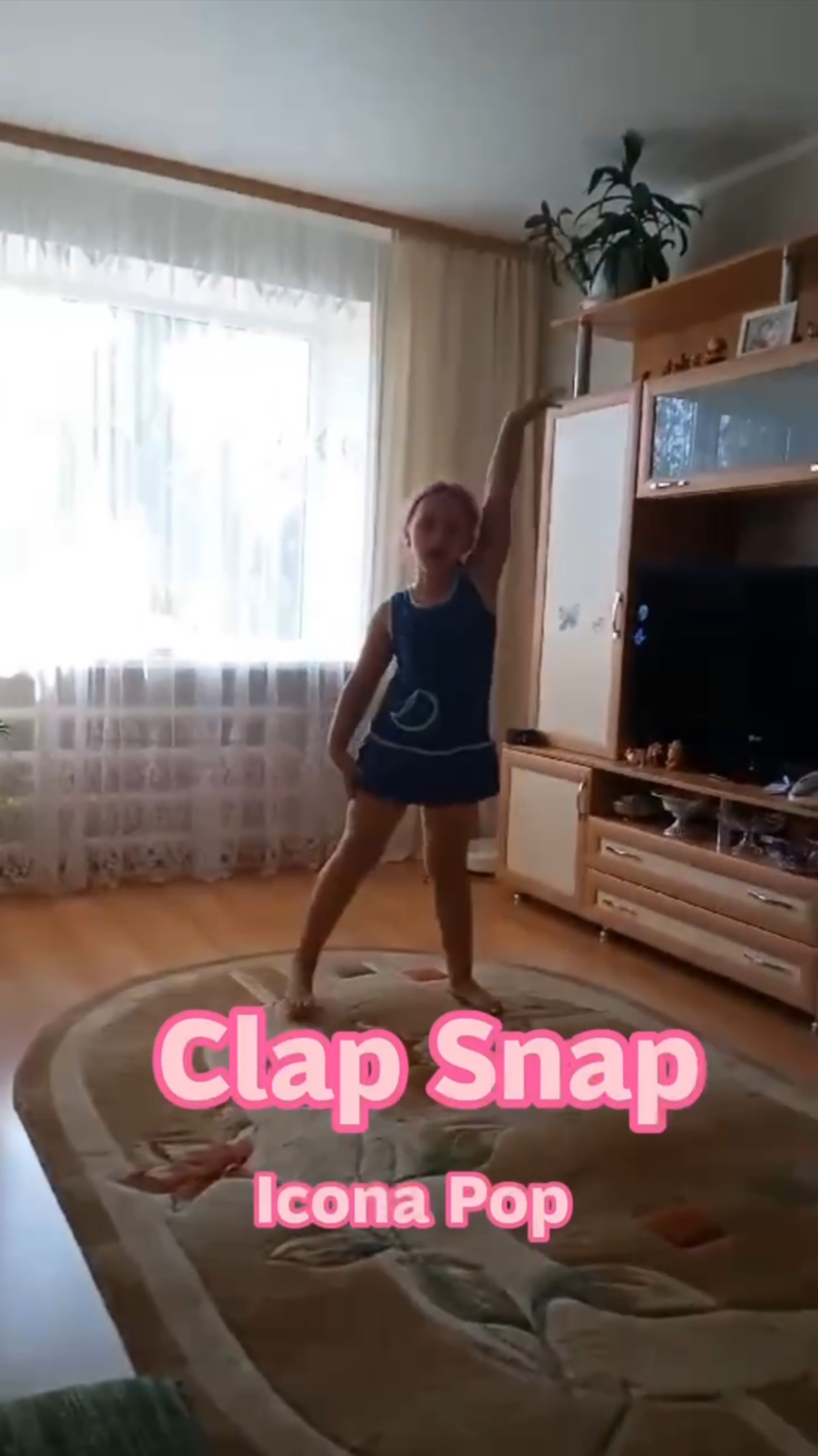 Clap Snap - Icona Pop смотреть онлайн