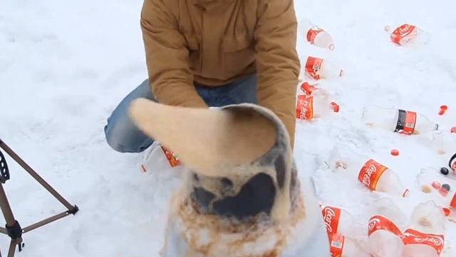 MAMIX - 50 ЛИТРОВ КОЛЫ + 60 ПАЧЕК МЕНТОСА Coca Cola + Mentos смотреть онлайн