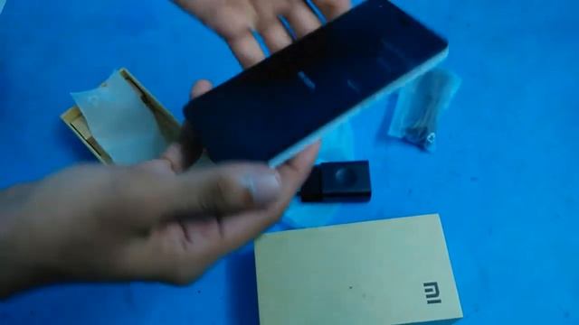 Xiaomi Redmi 2 (White) Unboxing... смотреть онлайн