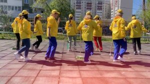 Нам песня строить и жить помогает