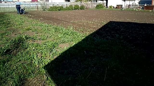 Мотоблок НЕВА. Заменил ножи фрез + пару слов об удлинённой раме. Весенняя вспашка 20200508. смотреть онлайн