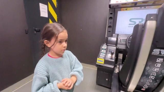 Wow! Играем в торговом центреАэрохоккей⬛ Баскетбол⛹️♀️ смотреть онлайн