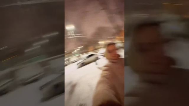 Мы открыли сезон снежков️❄️ #играемвснежки #снег #зима #зимняямосква смотреть онлайн