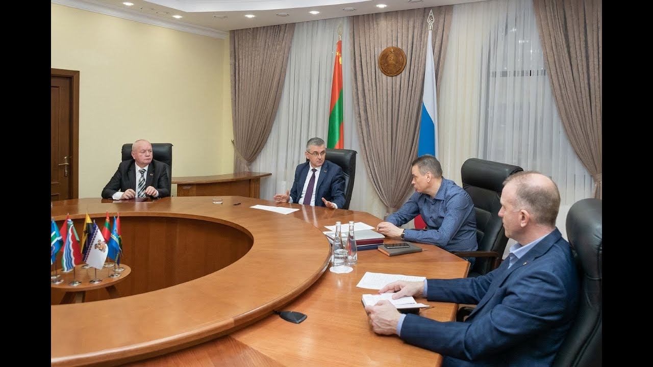 Президент провел первое заседание Оперативного штаба, созданного в связи с ситуацией в Украине смотреть онлайн