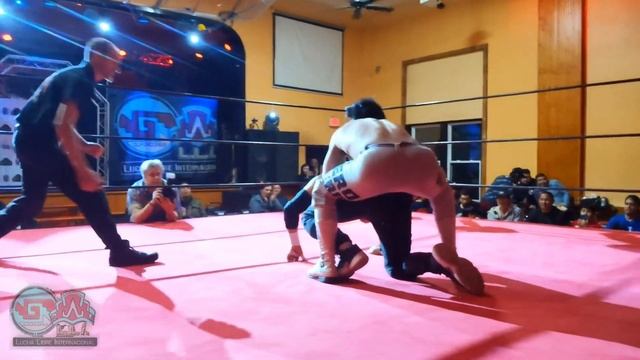 AeroBoy VS Iniestra смотреть онлайн