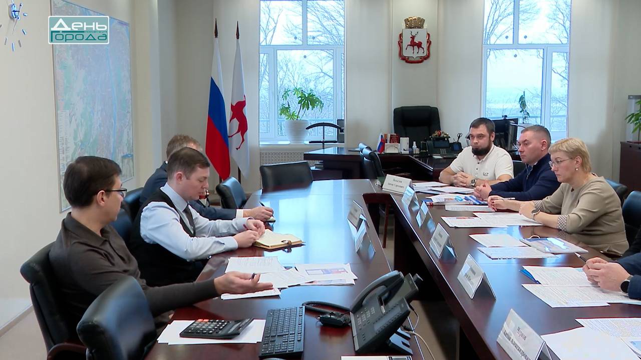Глава Нижнего Новгорода продолжает совещания на тему готовности организаций к снегопадам смотреть онлайн