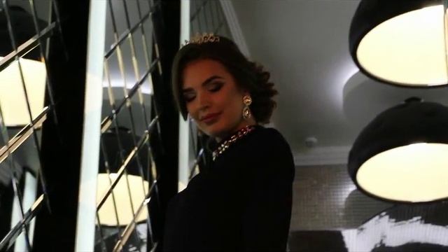 Платье прямого силуэта от Daminika Видео обзор смотреть онлайн
