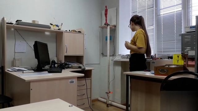 Демонстрация инерционных характеристик тела спортсмена в процессе его вращения. смотреть онлайн