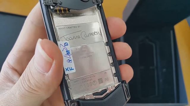 Vertu Signature S Clous de Paris Black HK смотреть онлайн