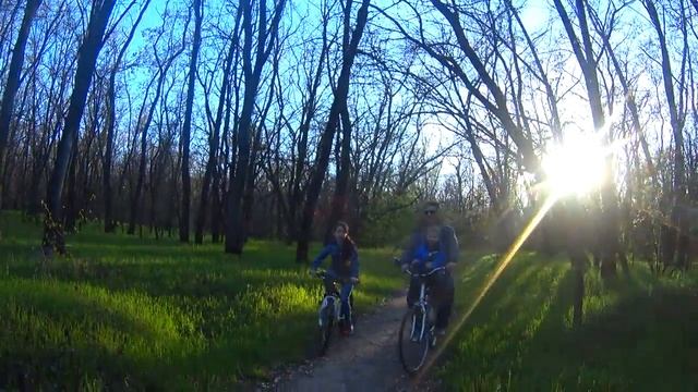 Семейный влог. На велосипедах по Хортице. смотреть онлайн