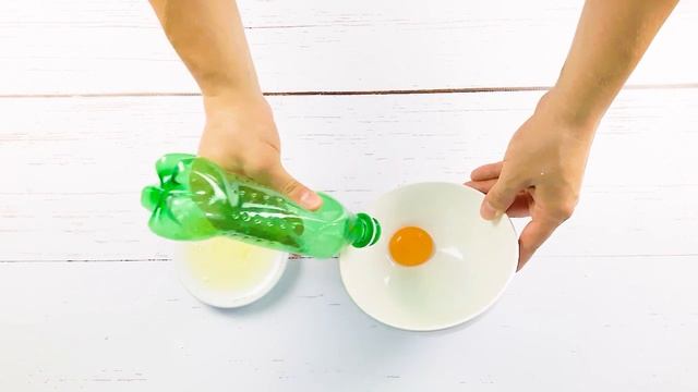 Jak oddzielić żółtko od białka? - Porady kuchenne | Sposób na wszystko смотреть онлайн