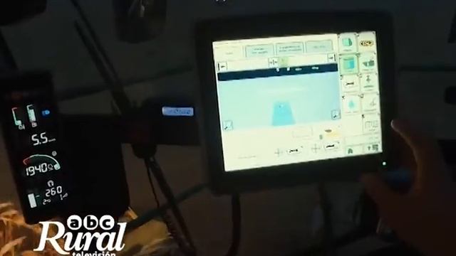 Picadora John Deere serie 8000: Una picadora con toda la tecnología y más tractores nacionales смотреть онлайн