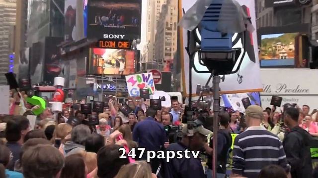 Henry SUPERMAN Cavill Loves his FANS in NYC смотреть онлайн