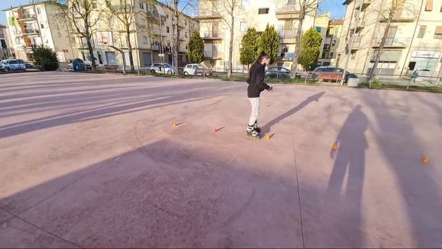LIVE DI ALLENAMENTO CON I PATTINI RISCALDAMENTO+ LE BASI DEL PATTINAGGIO смотреть онлайн