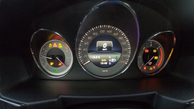 Заводим Мерседес Дизель зимой/We start Mercedes Benz diesel in the cold in Russia смотреть онлайн