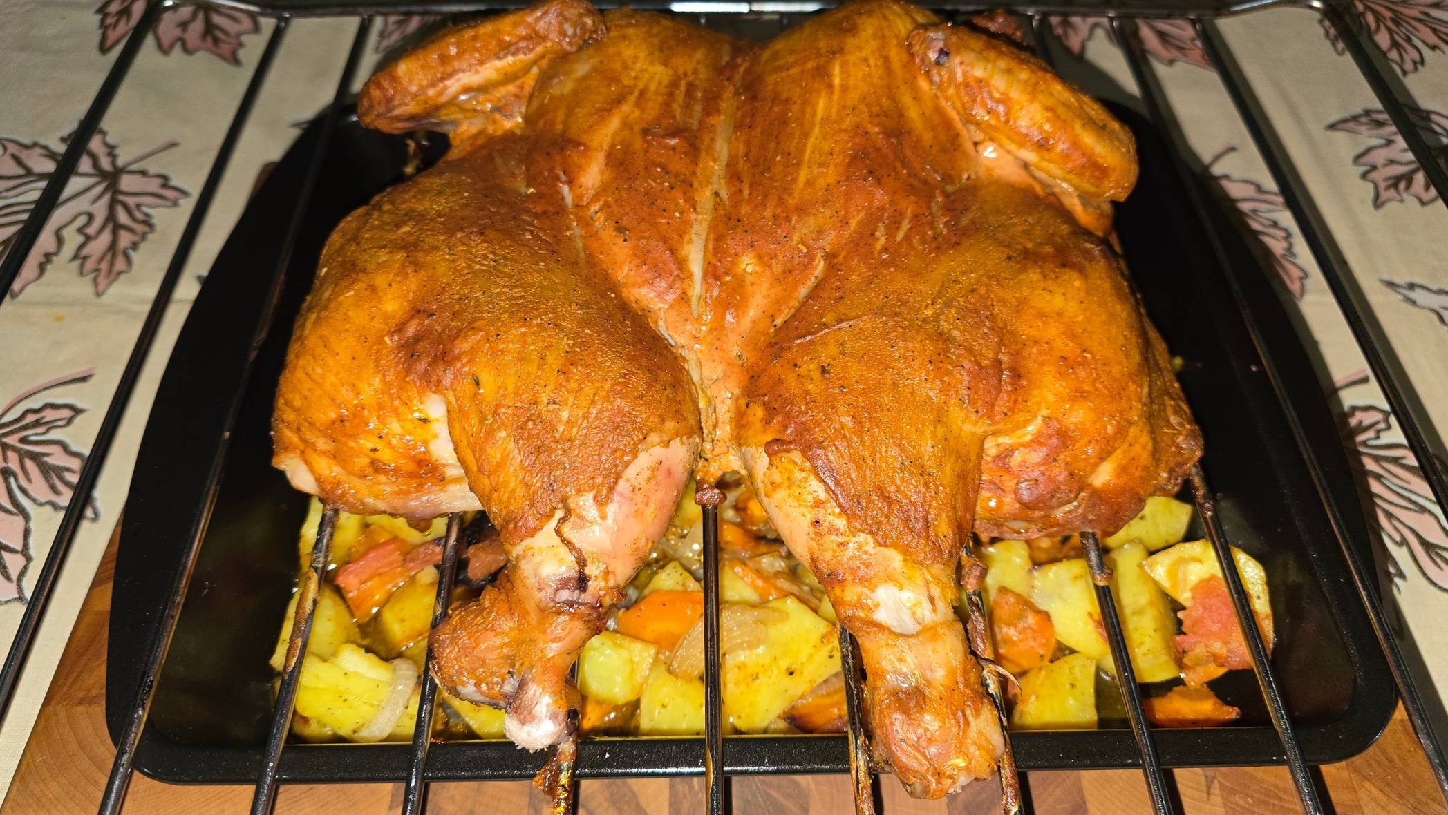 Курица с двойным маринованием с овощами в духовке. смотреть онлайн