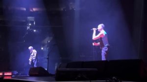 Дейв Гаан разнял драку на концерте Depeche Mode 2023 Dave Gahan stopped a fight at a concert in LA