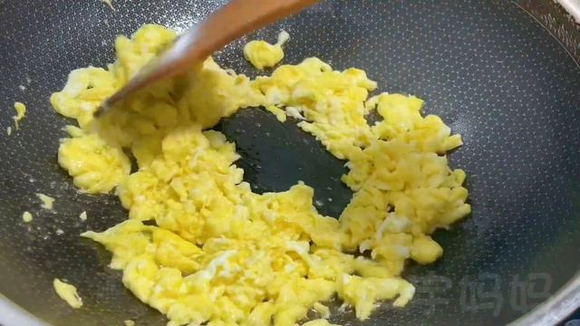 Not dough rolling skin green box不揉面不擀皮外皮焦香酥脆，馅料鲜香，营养丰富的素菜盒子比较适合早餐和晚餐，做法简单，经济还实惠#素菜盒子#家常菜#美食分享 смотреть онлайн