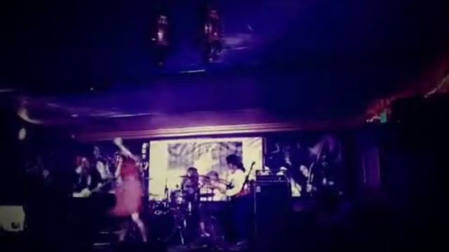 Go Betty Go - C'mon смотреть онлайн