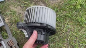 Как самому заменить мотор отопителя и салонный фильтр на Kia Sportage 4G?