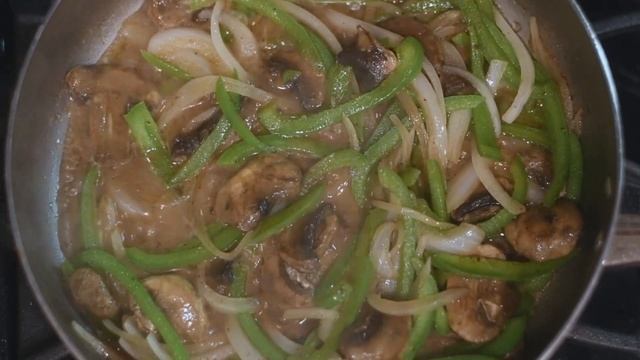 SMOTHERED STEAK AND GRAVY | EASY COMFORT FOOD DINNER IDEA смотреть онлайн