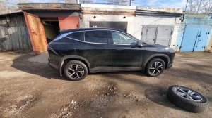 25) Jetour Dashing (Джетур Дашинг). Пробег 5733 км. Смена колёс. гнущийся металл ребра под домкрат.