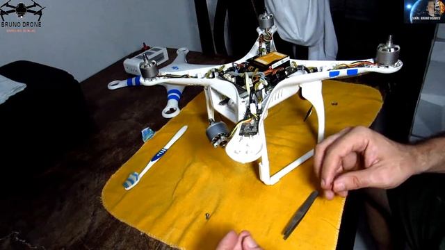 DJI PHANTOM:TROCA DO MOTOR DO PHANTOM 2 DE UM INSCRITO DO CANAL. смотреть онлайн