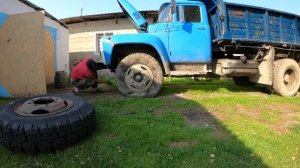 ЗиЛ-130 сломался и не заводиться, порвал колесо!!! Работа на субподряде! Собака Белочка штурман!!!