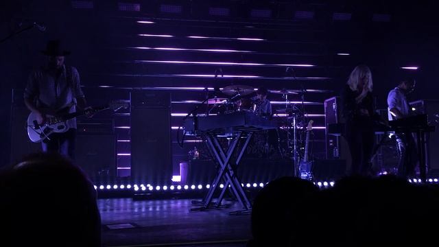 Metric - No Lights On The Horizon - The Van Buren PHX 3.4.19 смотреть онлайн