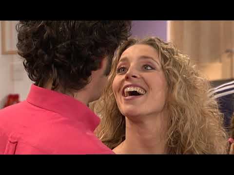 Extra (Extr@) - Episode 4 - Hector looks for a job - on/off subs: ENG, RUS смотреть онлайн