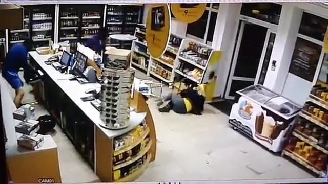 Позор рост нефть не может обеспечить своих сотрудников нормальной охраной,охрана бежит первой. смотреть онлайн