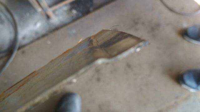 Жестянщики заценят! Ещё один полезный инструмент из металлолома. смотреть онлайн