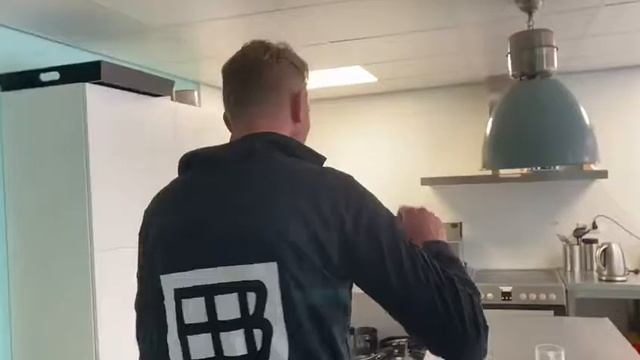 Bardienst uitleg: De keuken смотреть онлайн
