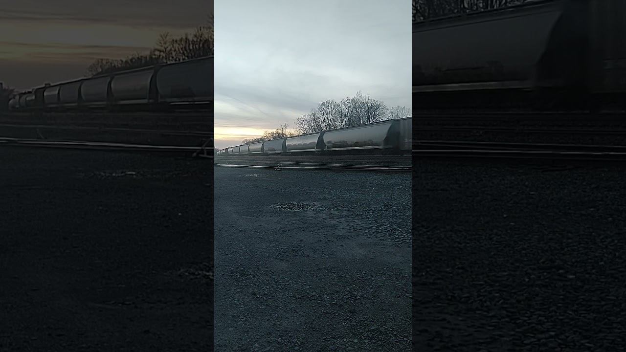 Eastbound manifest surprised us on our way out! 12/14/21 смотреть онлайн