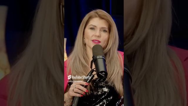 Любить себя нужно в первую очередь, тогда вся вселенная будет к тебе благосклонна #стихи#любовьксебе смотреть онлайн